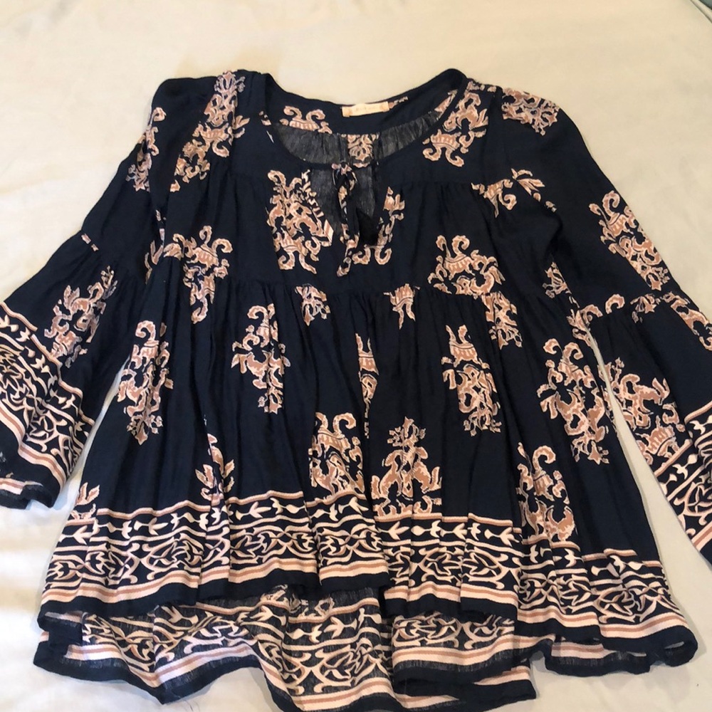 Altar’s state tunic top